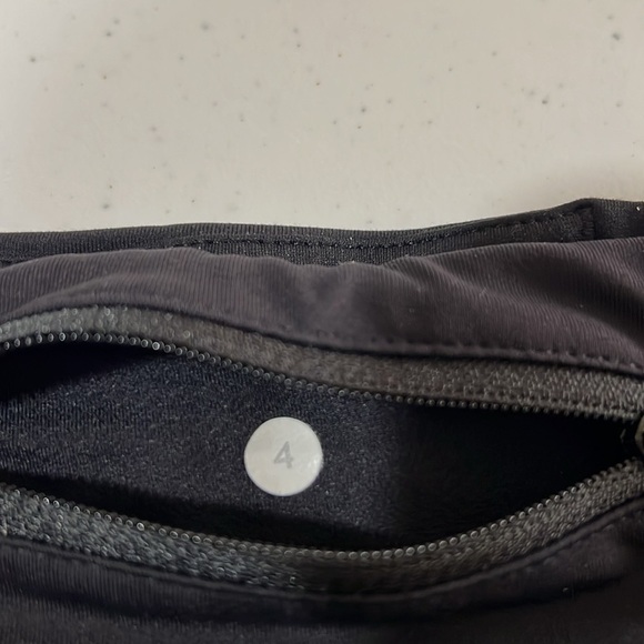 Lululemon athletica  running shorts black mesh size 4 ca35801 RN 106259 - Picture 4 of 9